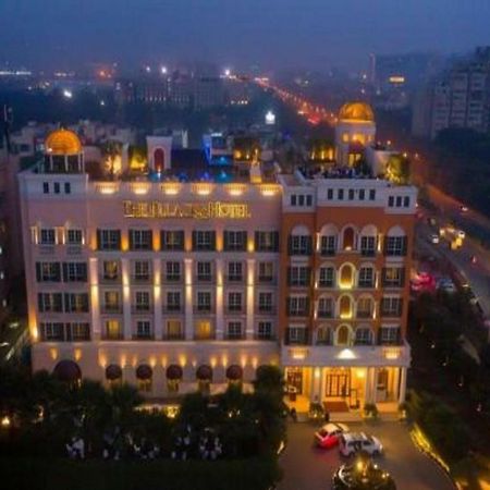 The Pllazio Hotel Гургаон Екстериор снимка