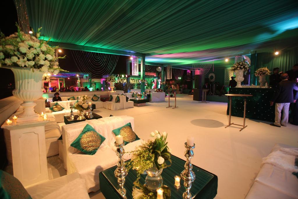 The Pllazio Hotel Гургаон Екстериор снимка