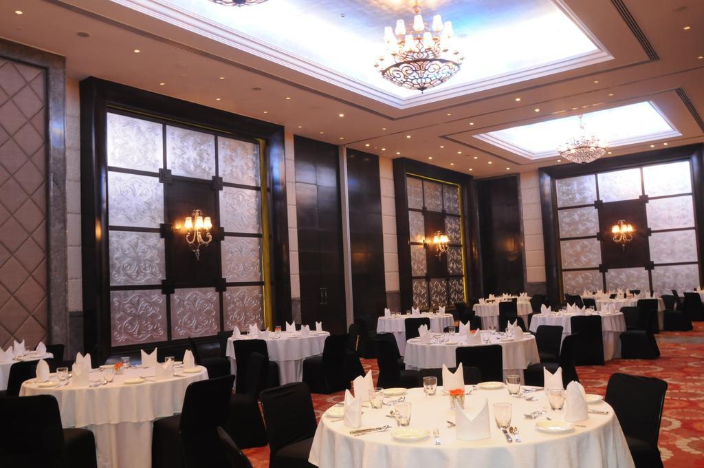 The Pllazio Hotel Гургаон Екстериор снимка