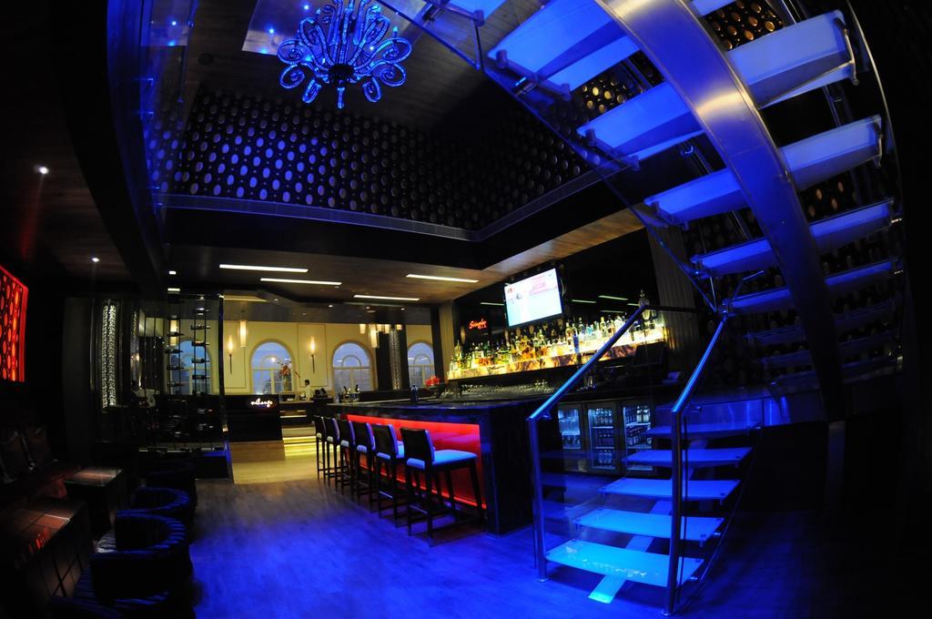 The Pllazio Hotel Гургаон Екстериор снимка
