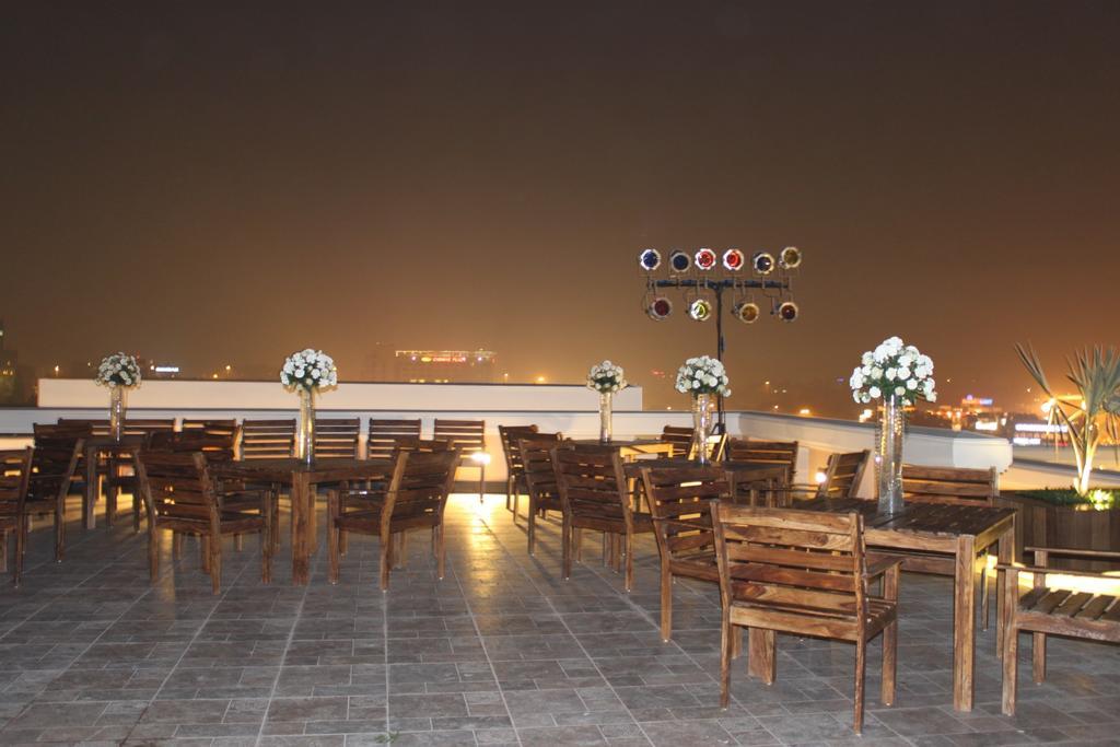 The Pllazio Hotel Гургаон Екстериор снимка