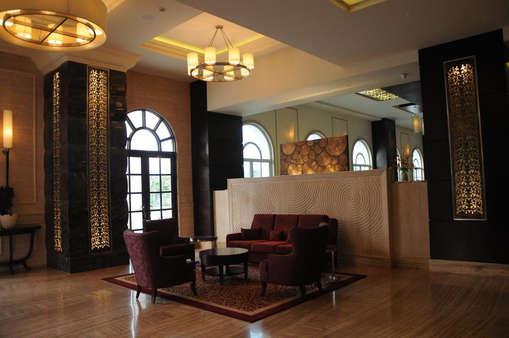 The Pllazio Hotel Гургаон Екстериор снимка