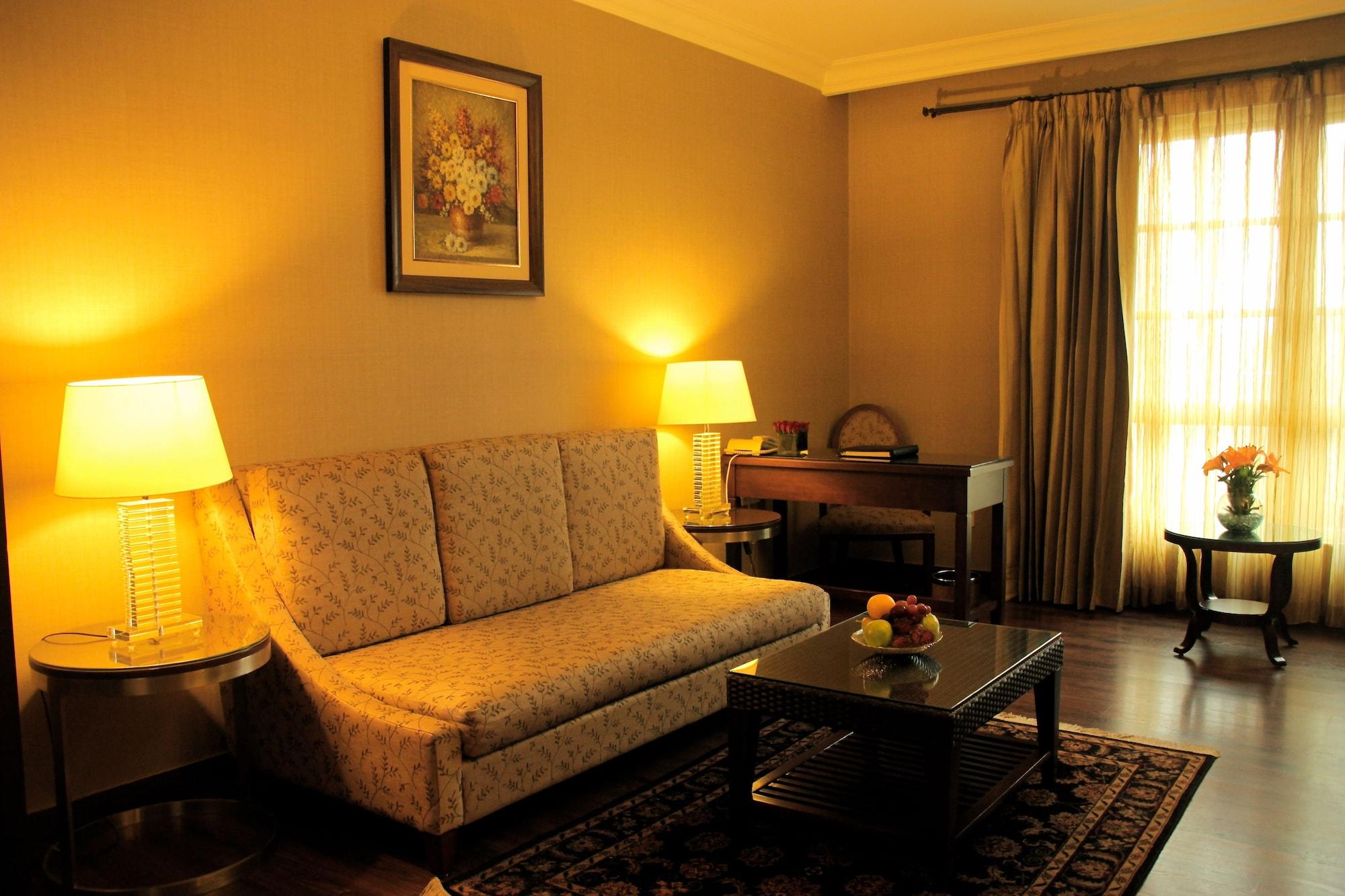 The Pllazio Hotel Гургаон Екстериор снимка