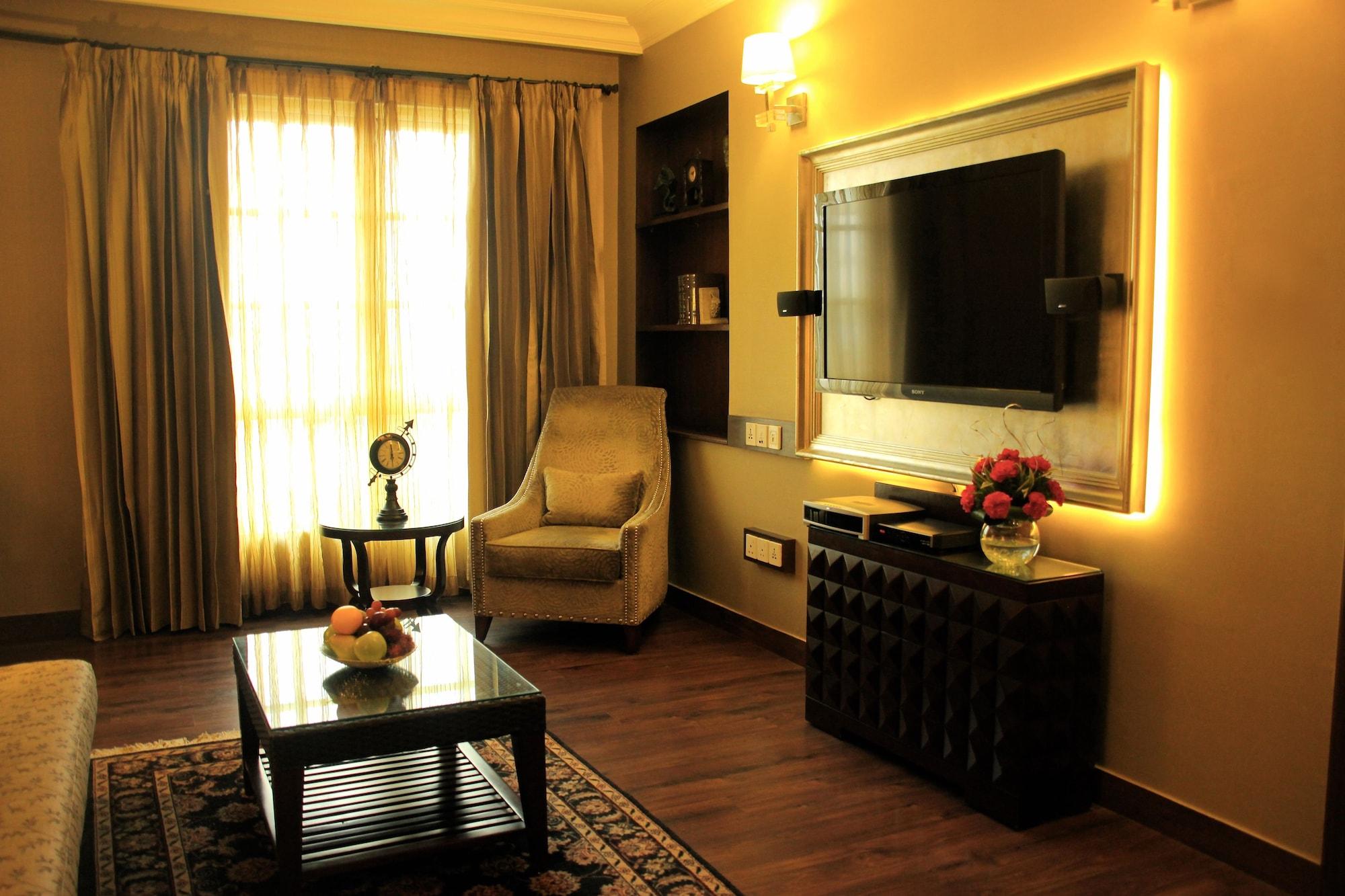 The Pllazio Hotel Гургаон Екстериор снимка
