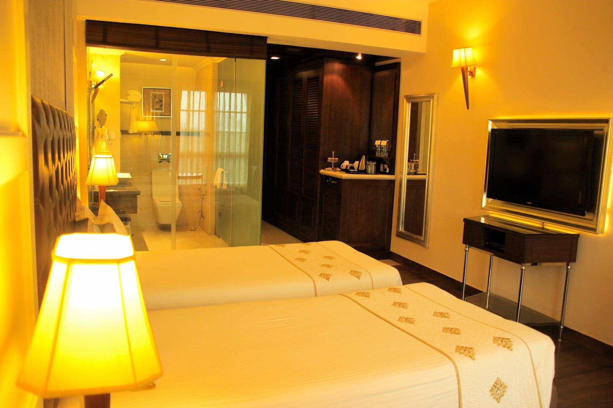 The Pllazio Hotel Гургаон Екстериор снимка