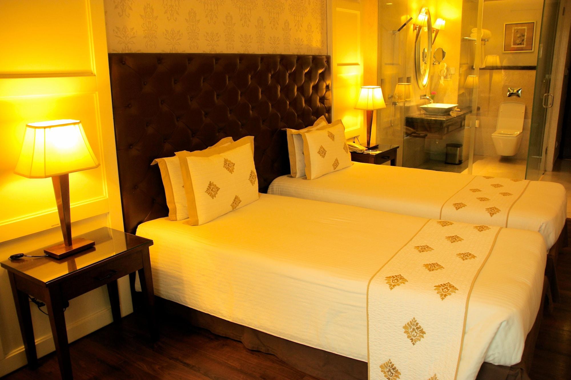 The Pllazio Hotel Гургаон Екстериор снимка
