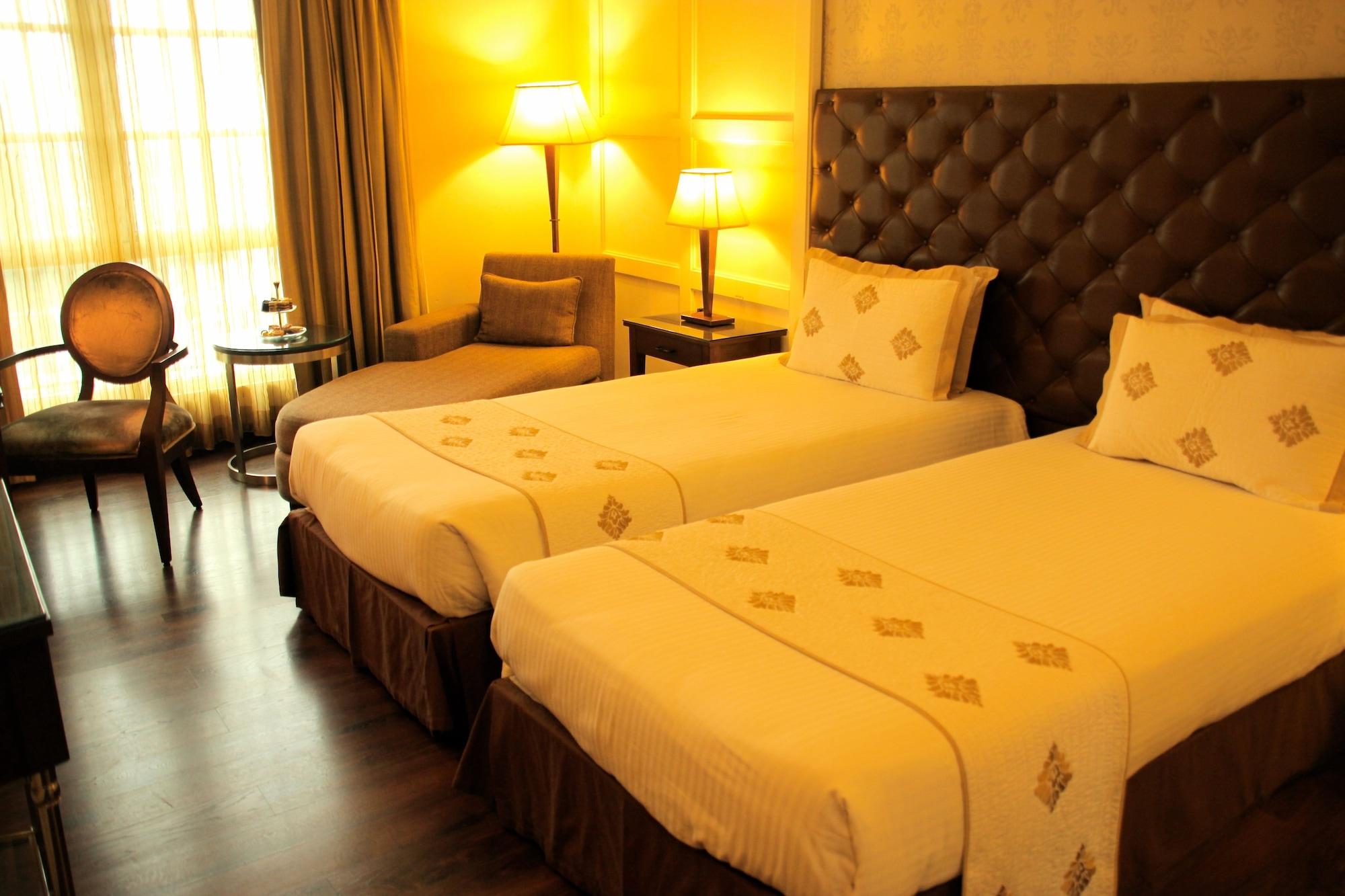 The Pllazio Hotel Гургаон Екстериор снимка