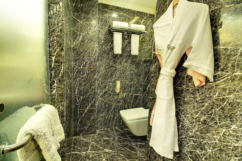 The Pllazio Hotel Гургаон Екстериор снимка