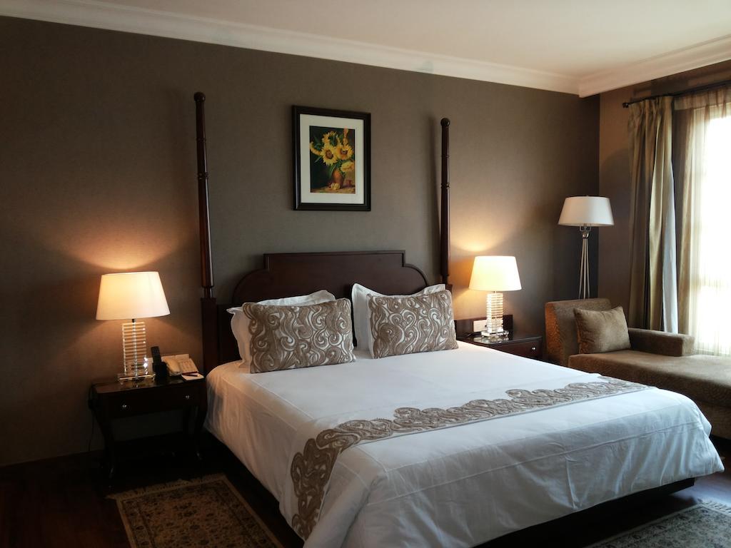 The Pllazio Hotel Гургаон Екстериор снимка