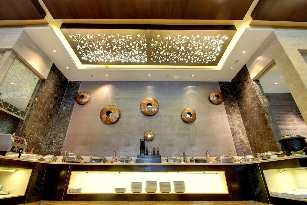 The Pllazio Hotel Гургаон Екстериор снимка
