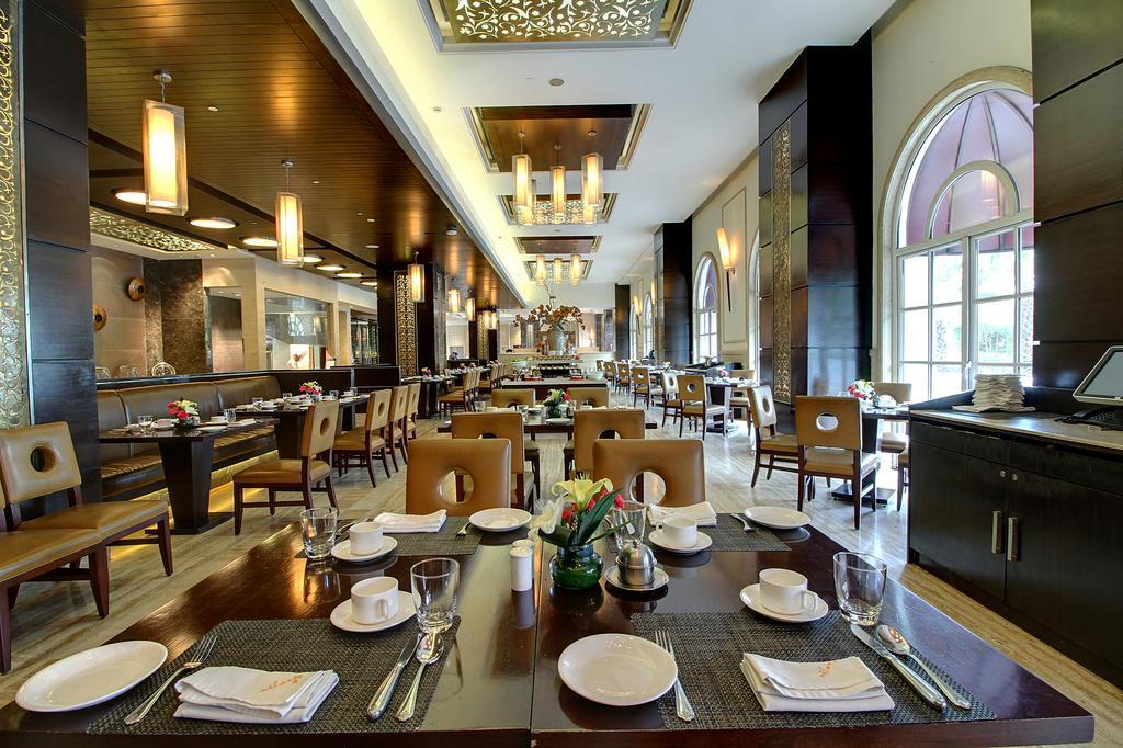 The Pllazio Hotel Гургаон Екстериор снимка