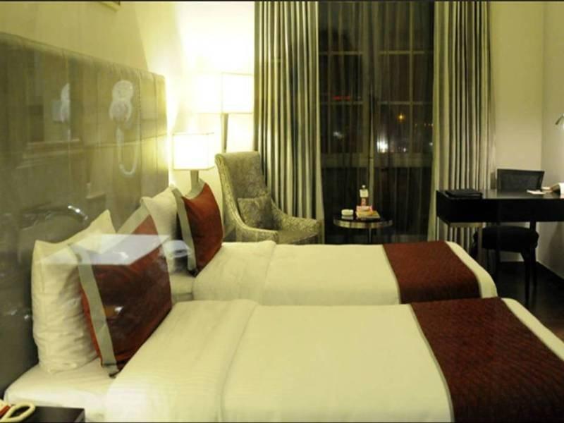 The Pllazio Hotel Гургаон Екстериор снимка