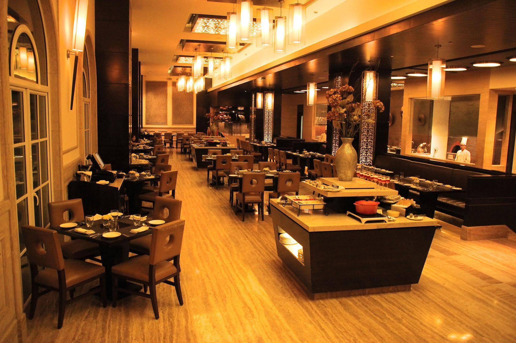 The Pllazio Hotel Гургаон Екстериор снимка