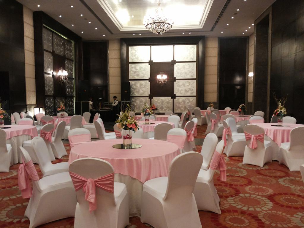 The Pllazio Hotel Гургаон Екстериор снимка