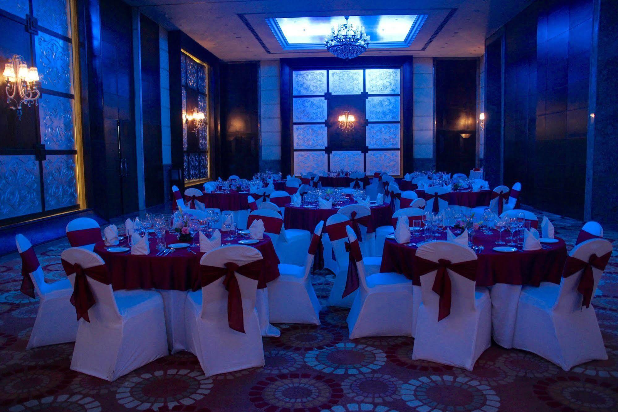 The Pllazio Hotel Гургаон Екстериор снимка